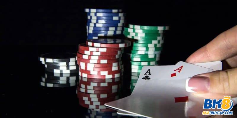 Poker online là gì